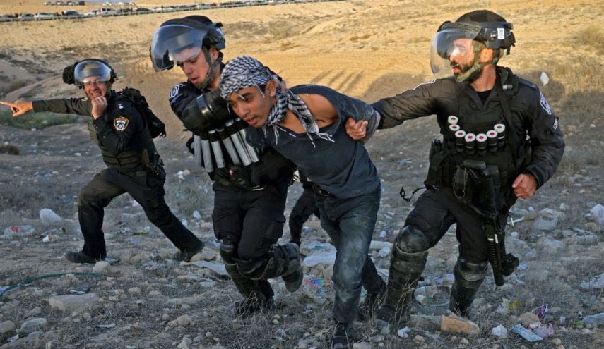 اعتقال 100 فلسطيني على يد الاحتلال منذ بداية الأحداث في النقب