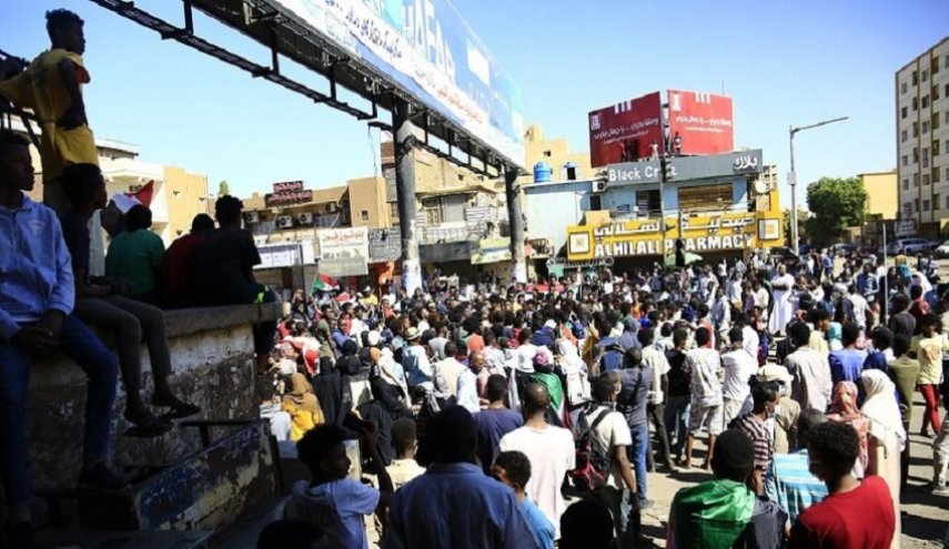 لجنة أطباء السودان تحدد أدوات الشرطة لفض 