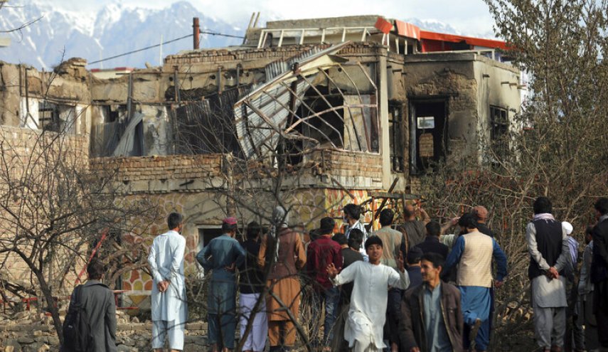 البحث عن ناجين بعد الزلزال المدمر في أفغانستان