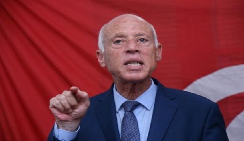 الرئيس التونسي يقرر تمديد الطوارئ شهرا والنهضة تطالب بإطلاق المعتقلين 