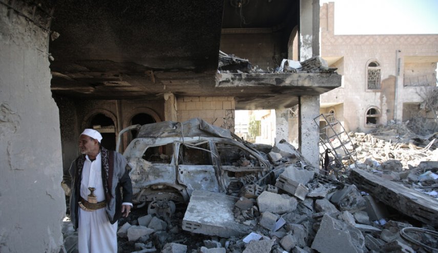 تحالف العدوان السعودي يشن غارات جوية عنيفة على مطار صنعاء