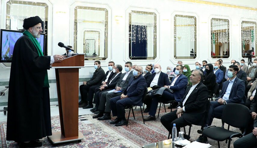 دیدار آیت الله رئیسی با ایرانیان خارج از کشور/ تهران و مسکو در مسیر توسعه روابط اقتصادی و همکاری بین المللی 