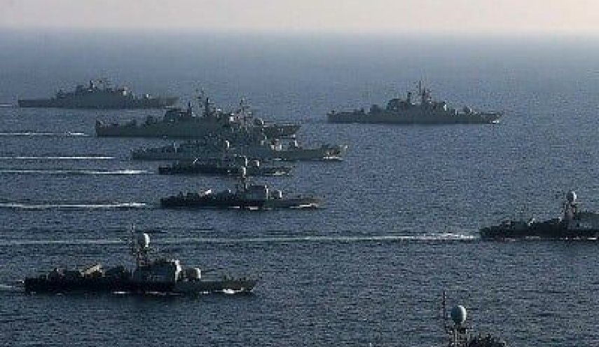 القطع البحرية الايرانية تستقبل السفن الصينية والروسية المشاركة في مناورات الحزام الامني