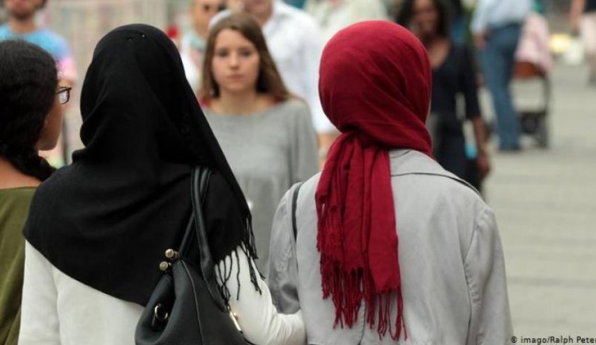 مجلس الشيوخ الفرنسي يصوت لصالح حظر ارتداء الحجاب في المنافسات الرياضية