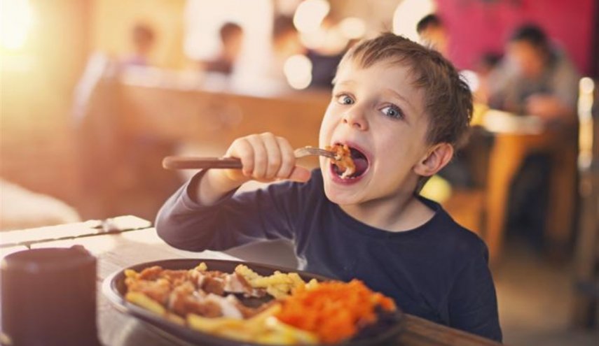 علماء يحددون أسوأ طعام لدماغ طفلك