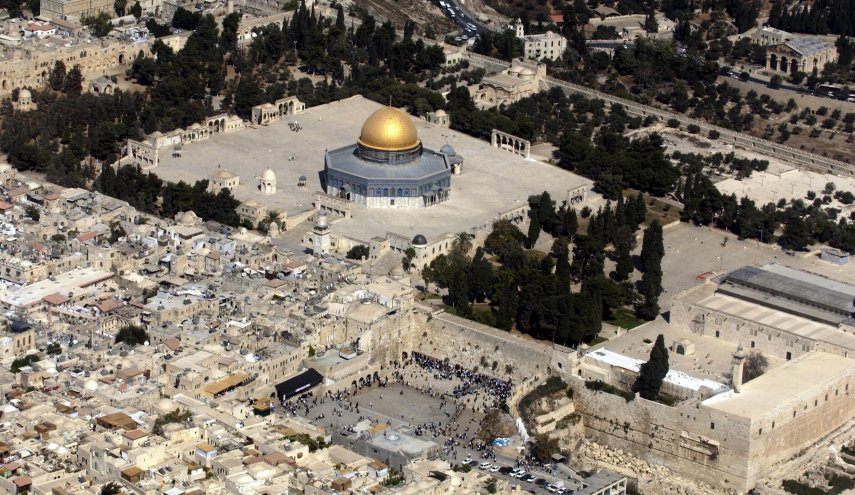 بينيت يتولى تعميق مخططات التهويد المتواصلة في القدس 
