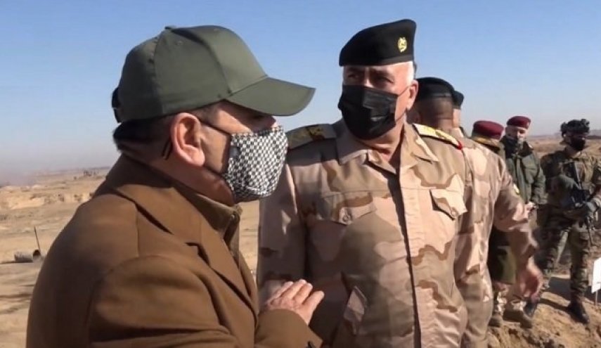وزير الدفاع العراقي يتفقد نقاط مراقبة الجيش في ديالى