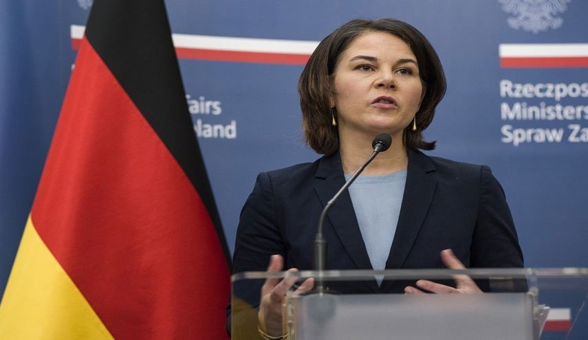 ألمانيا مستعدة لدعم أوكرانيا اقتصاديا ولن تسحب دبلوماسييها من كييف