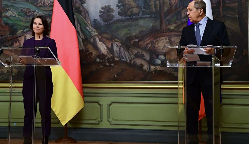 لافروف يطلع نظيرته الألمانية على أول رد فعل روسي تجاه جوابي واشنطن والناتو