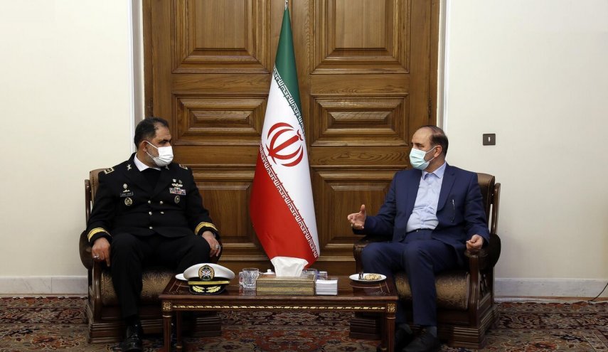 الادميرال ايراني: يجب الاستفادة من الطاقات الداخلية في الصناعات البحرية