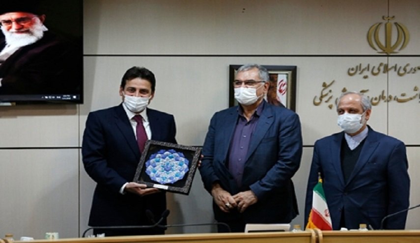 وزير الصحة الإيراني يبحث العلاقات الطبية مع السفير اللبناني بطهران