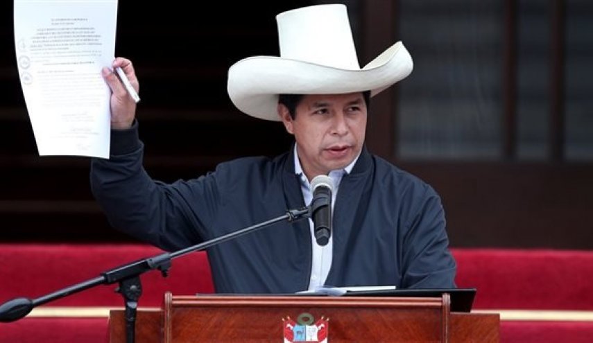 البيرو.. رئيس ديوان الرئاسة يقدم استقالته