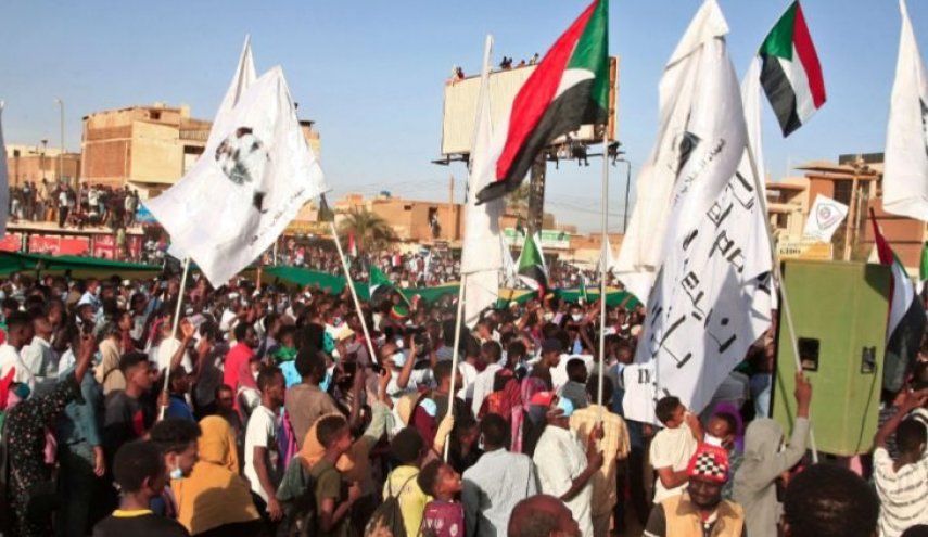 السودان.. تظاهرات في مدينة الفاشر رفضاً لزيارة البرهان وحميدتي
