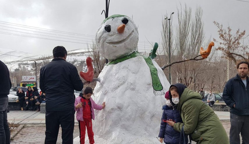 شاهد/ مهرجان الرجل الثلجي في همدان غرب ايران