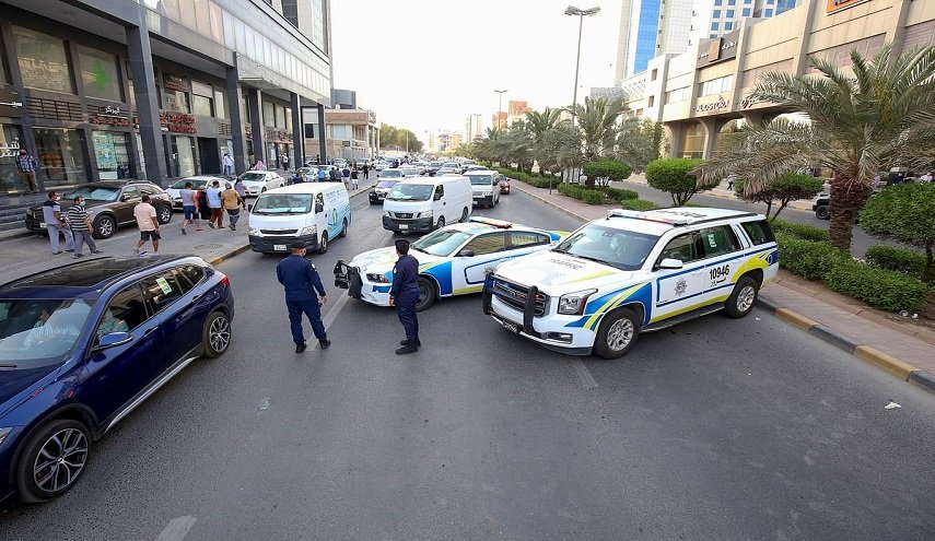 الكويت تحذر المقيمين المصريين من التجمعات! 
