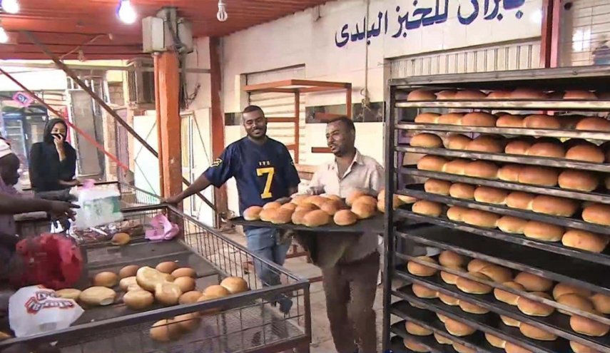 موائد السودانيين خالية من الخبز ..فما السبب؟