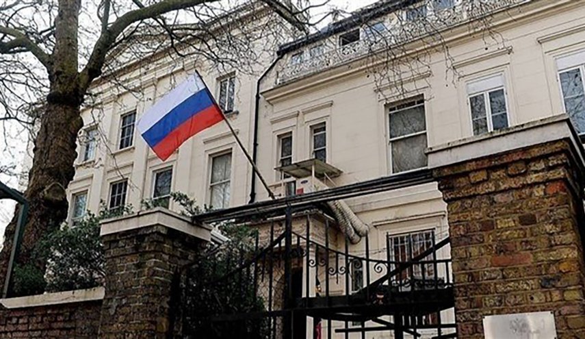 الدبلوماسيون الروس يبدؤون في مغادرة أوكرانيا