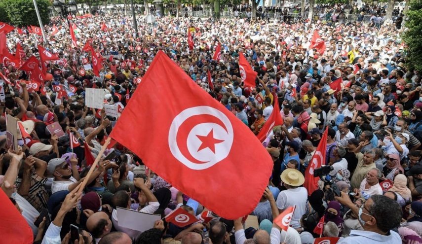 تظاهرات هزاران تونسی در حمایت از استقلال قوه‌قضائیه 