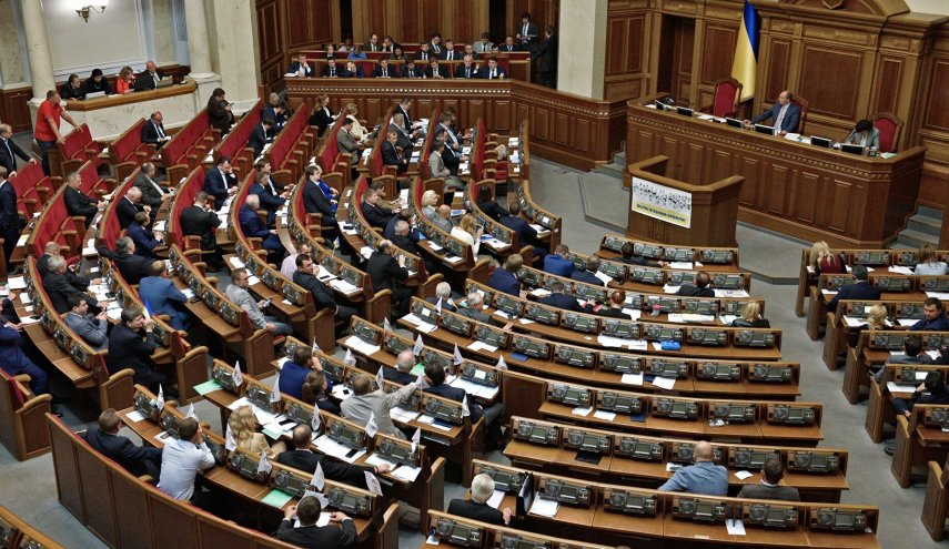 كتل برلمانية أوكرانية تطالب بفرض عقوبات على نواب روس