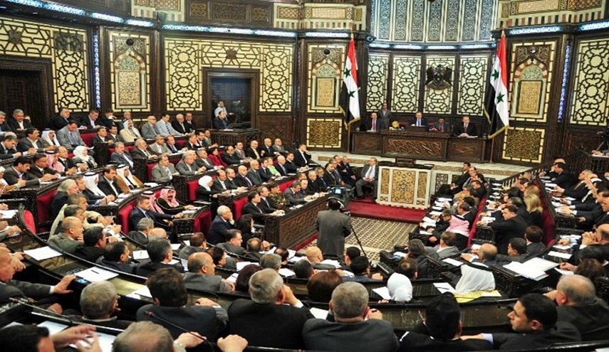 مجلس الشعب السوري يقر مشاريع قوانين جديدة بينها رسوم المغادرة