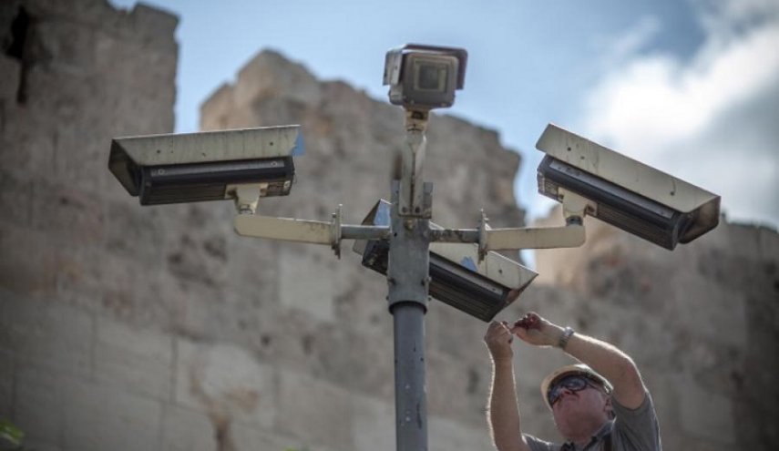 الإحتلال ينصب كاميرات مراقبة في حي الشيخ جراح بالقدس