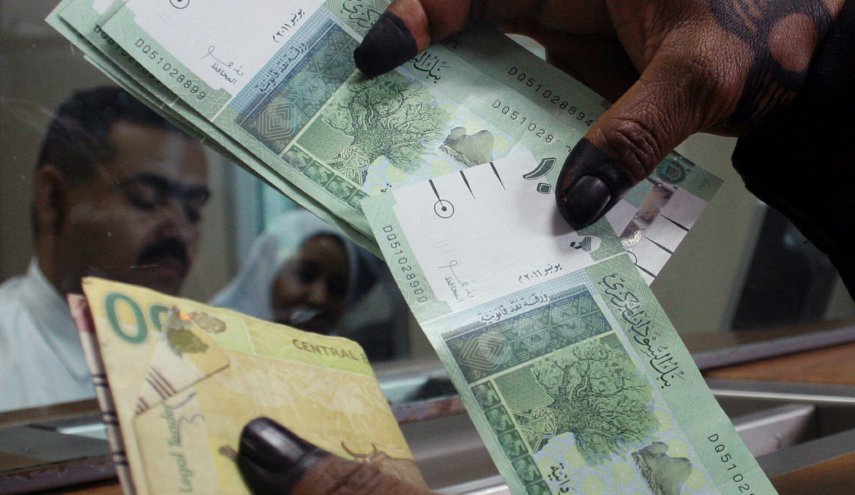 السودان يجمد حسابات أكثر من 200 شركة تصدير بسبب الدولار