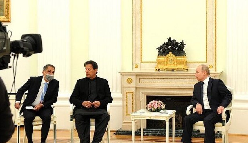 پوتین و نخست وزیر پاکستان درباره اوضاع منطقه جنوب آسیا و همکاری های دوجانبه گفت وگو کردند