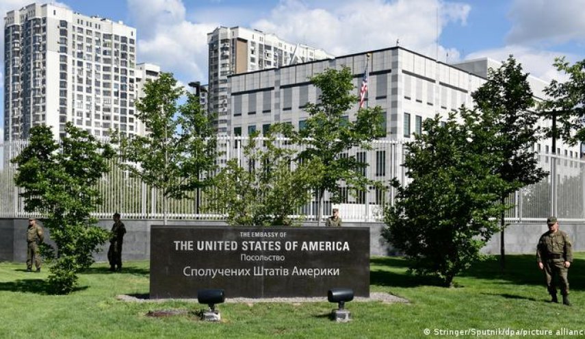 کارکنان سفارت آمریکا در کی‌یف: دولت بایدن ما را رها کرده است