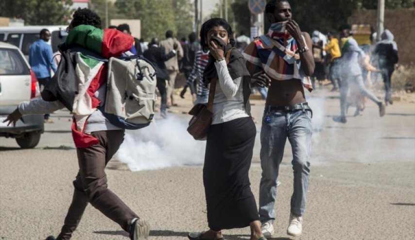 السودان.. 130 إصابة في مظاهرات “مليونية 28 فبراير”
