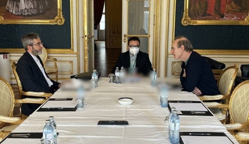 محادثات ثنائية بين باقري ومورا في اطار مفاوضات فيينا