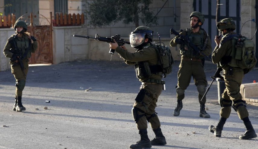 اصابة 4 فلسطينيين برصاص الاحتلال في الخليل