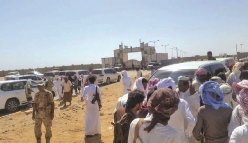 محتجون يمنيون يغلقون منفذ الشحن الحدودي في المهرة