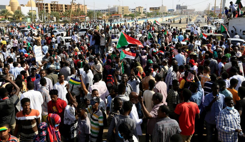 الحكومة السودانية تقرر حظر التظاهر وسط الخرطوم