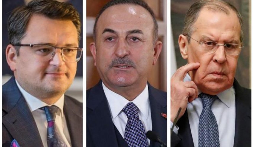 محادثات ثلاثية بين وزراء خارجية روسيا وأوكرانيا وتركيا الخميس