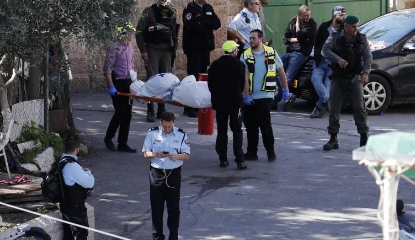 شاهد ..اصابة جنديين إسرائيليين بعملية طعن في القدس 