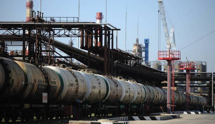 موسكو: التخلي عن النفط الروسي سيرفع سعر البرميل في السوق إلى أكثر من 300 دولار