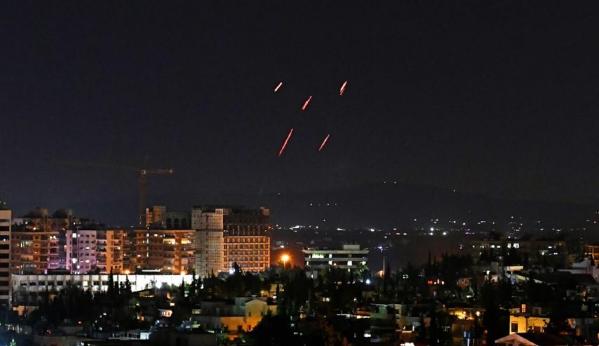 اعلام جزئیات حمله هوایی رژیم صهیونیستی به سوریه/  پدافند هوایی سوریه 7 موشک جنگنده‌های اسرائیلی را سرنگون کرد