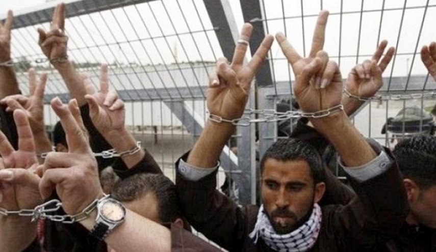 الاسرى الفلسطينيون يعلقون خطواتهم الاحتجاجية بعد تراجع إدارة السجون