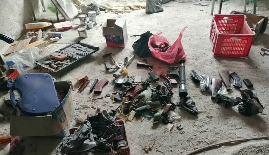نیروهای سوریه بمب‌های اسرائیلی را در یک کارگاه خانگی در درعا کشف وضبط کردند