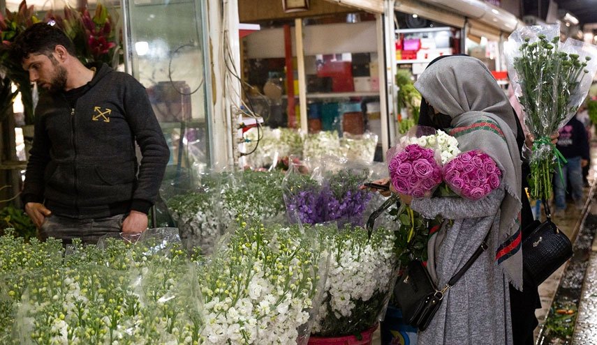 شاهد: ازدحام سوق الزهور شرق طهران مع اقتراب رأس السنة الشمسية
