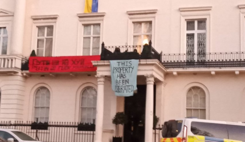 ناشط بريطاني يدعو إلى تحرير سفارة البحرين في المملكة المتحدة
