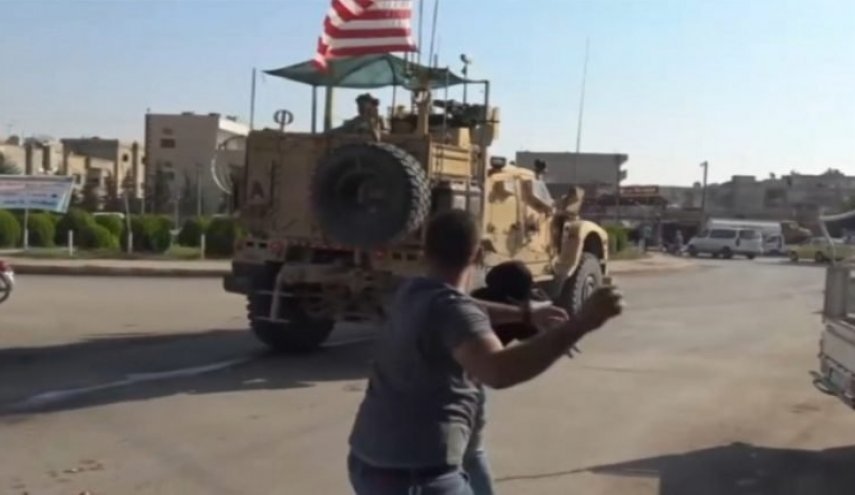 الأهالي في ريف القامشلي بمساندة الجيش يطردون رتلاً أمريكياً 
