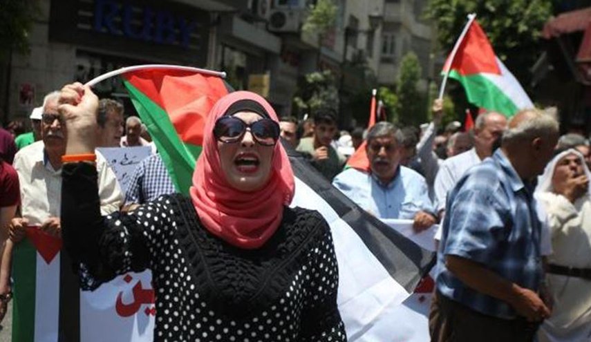 فلسطين... مسيرة في مخيم الجلزون تطالب بجثمان الشهيد عبد الرحمن قاسم