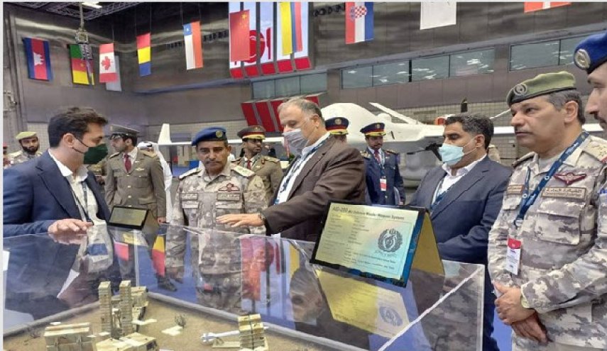 بازدید رئیس ستاد نیروهای مسلح قطر از غرفه صنایع دفاعی دریایی ایران در دوحه