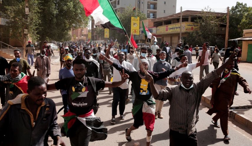 پلیس ضد شورش سودان به سمت معترضان در خارطوم گاز اشک آور پرتاب کرد