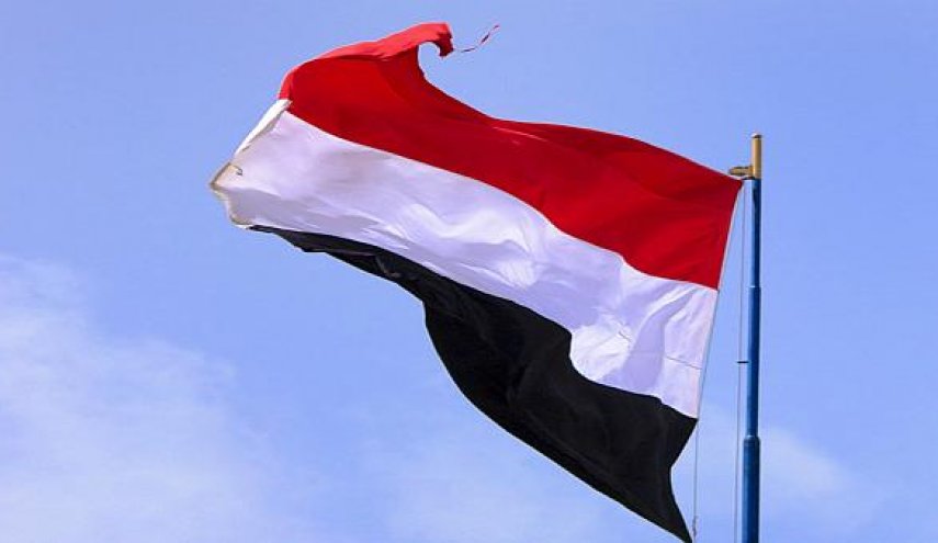 عکس.. پرچم یمن؛ زینت‌بخش برج آزادی