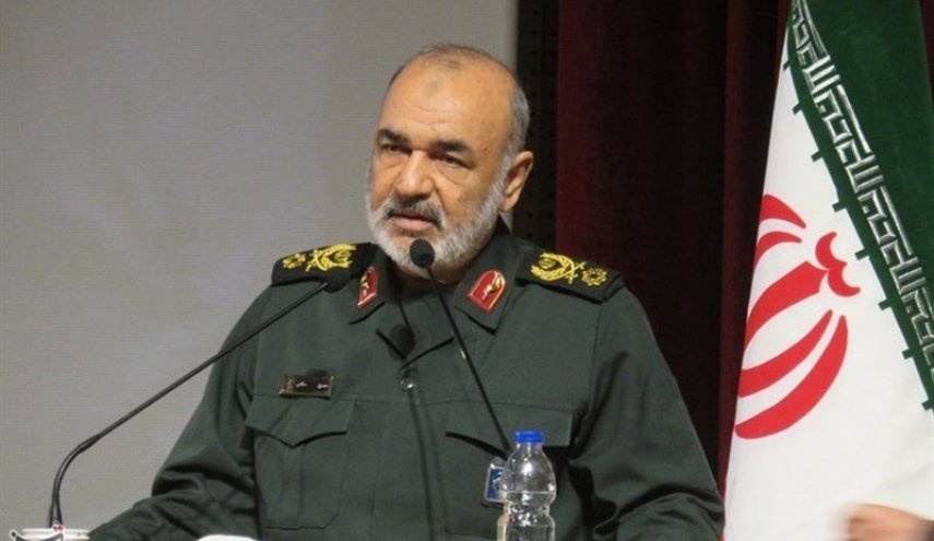 قائد الحرس الثوري يزور مناطق عمليات الدفاع المقدس جنوب غرب ايران
