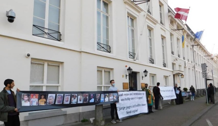 تظاهرات فعالان حقوق بشر مقابل سفارت عربستان در هلند