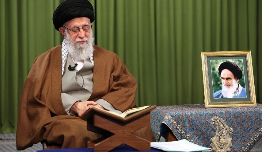 قائد الثورة يحضر جلسة تلاوة القرآن الكريم في اليوم الاول من شهر رمضان