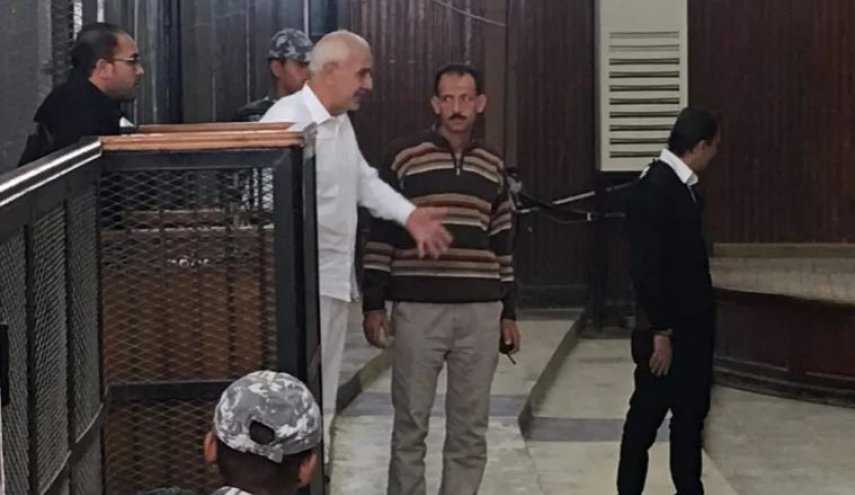 حمله وحشیانه افسران مصری به ابوالفتوح در زندان قاهره